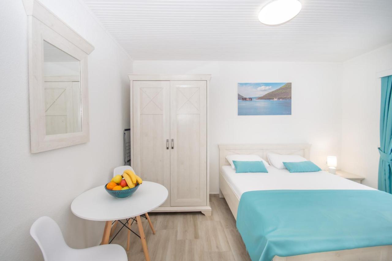 Seafront Apartment Kotor Luaran gambar